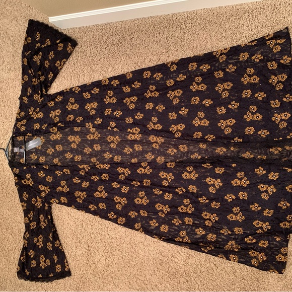 Savage X Fenty Black and Gold Lace Robe - Picture 6 of 9